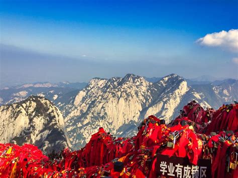 Das Wasserfall-Spektakel des Huashan-Wasserfalls: Ein tosender Tanz der Natur!