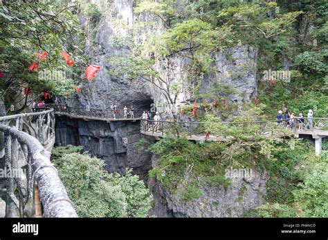  Die Tianmenshan-Gipfelwanderung – Eine fantastische Reise durch die Wolken!